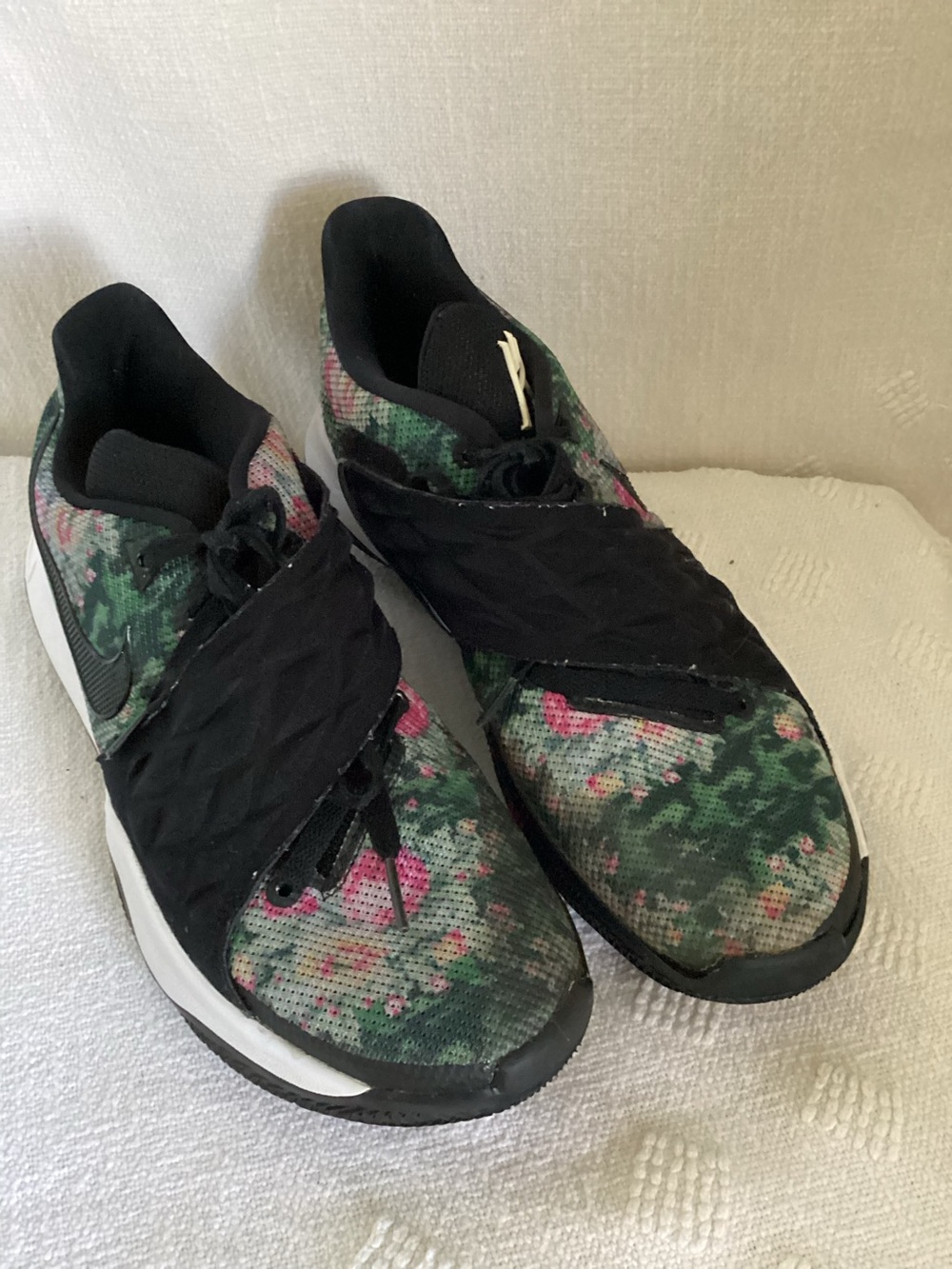 Nike Kyrie 1 Low Mens Basketball Shoes Sz 10.5 Black Floral